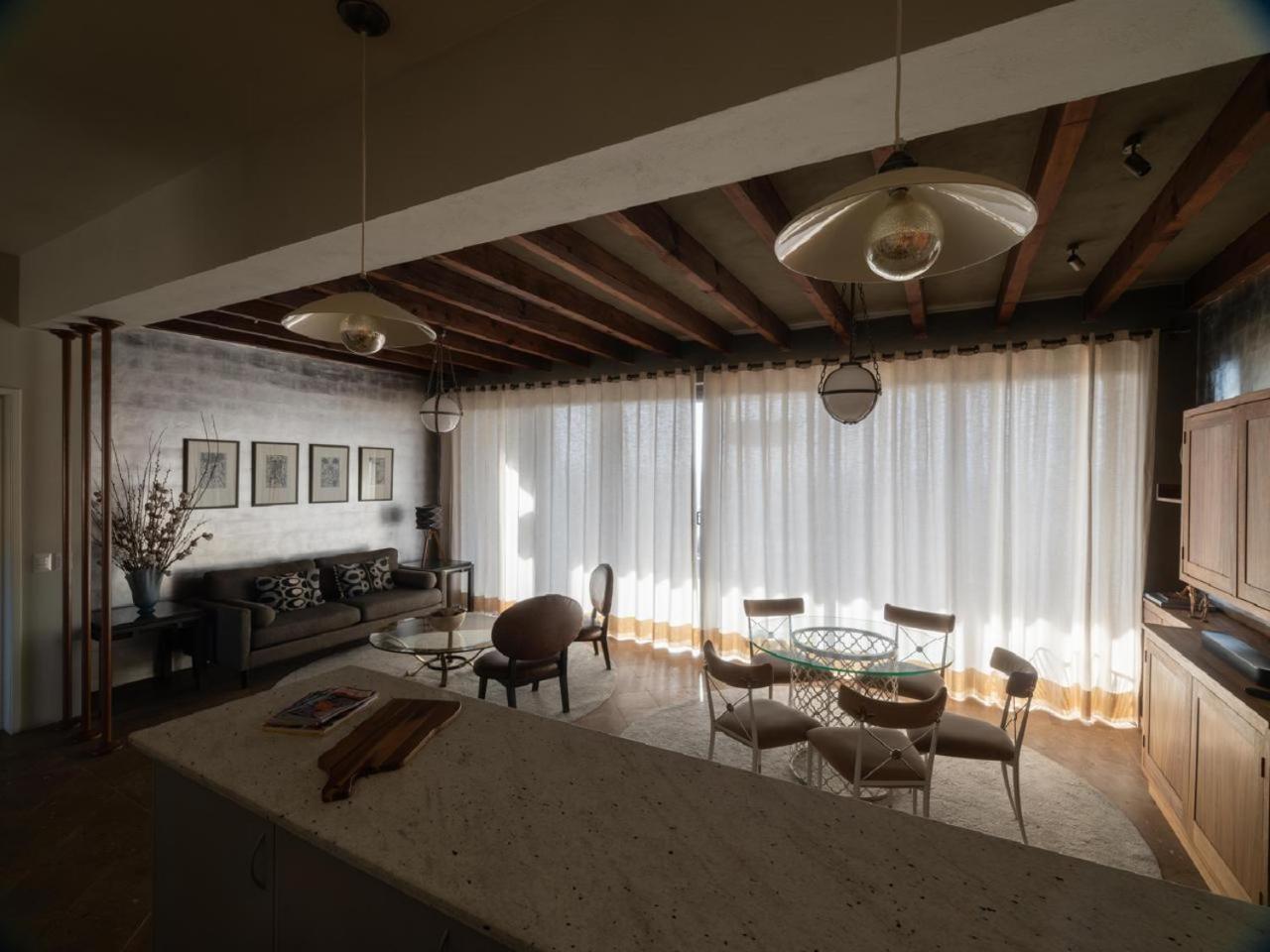 Melancholy Hill Sprawling Views Of Endless Summer Apartamento